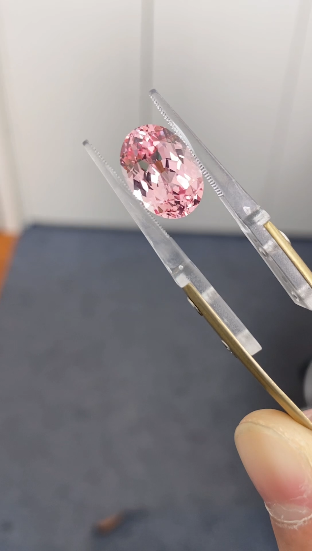 【闪购商品】合成欧泊裸石未镶嵌培育摩根粉蓝宝石8.42ct