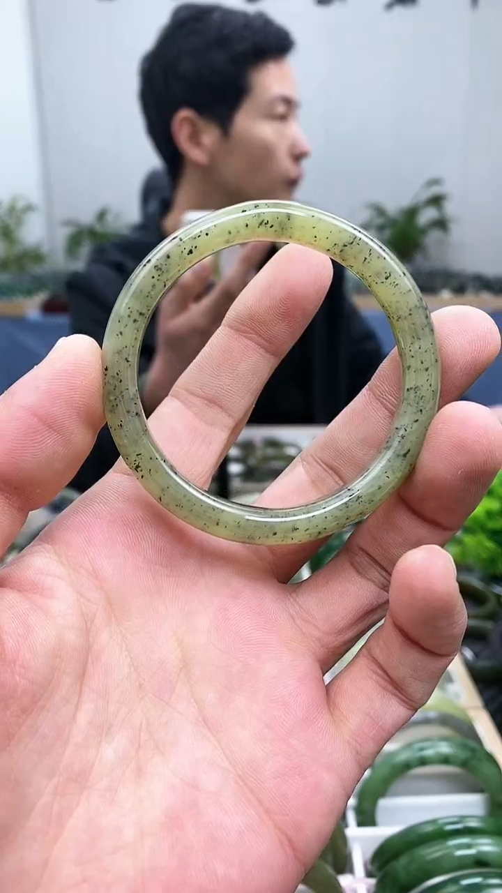 【闪购商品】和田玉手镯未镶嵌52.5