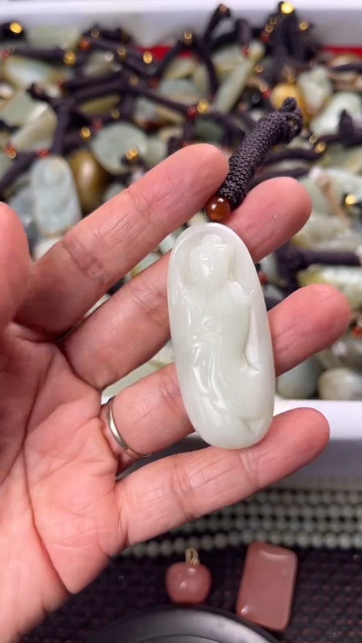 【闪购商品】和田玉颈饰未镶嵌多样性发货没有证书拍一发一有瑕