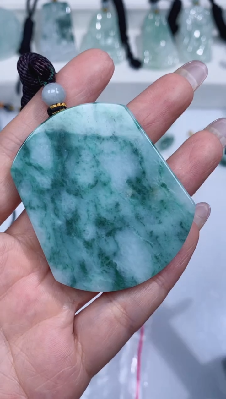 颈饰未镶嵌翡翠吊坠
