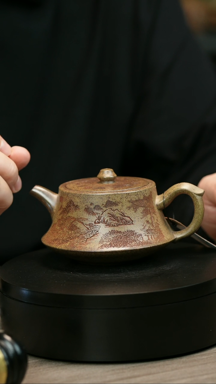 茶壶紫砂博***一H2015李琴段泥山水柱础