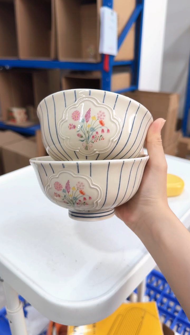 瓷片六花瓣手绘米饭碗两只