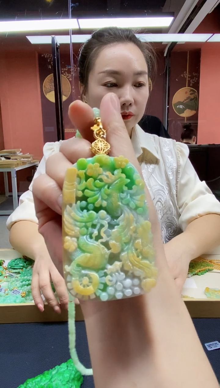 颈饰未镶嵌翡翠吊坠