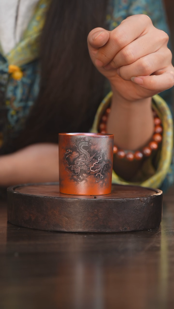 【闪购商品】杯130柴房陶瓷丨金红绘画龙直筒杯