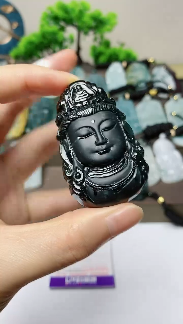 翡翠未镶嵌颈饰           