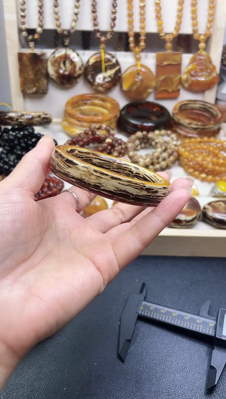 无非金属Y****p干白方镯58