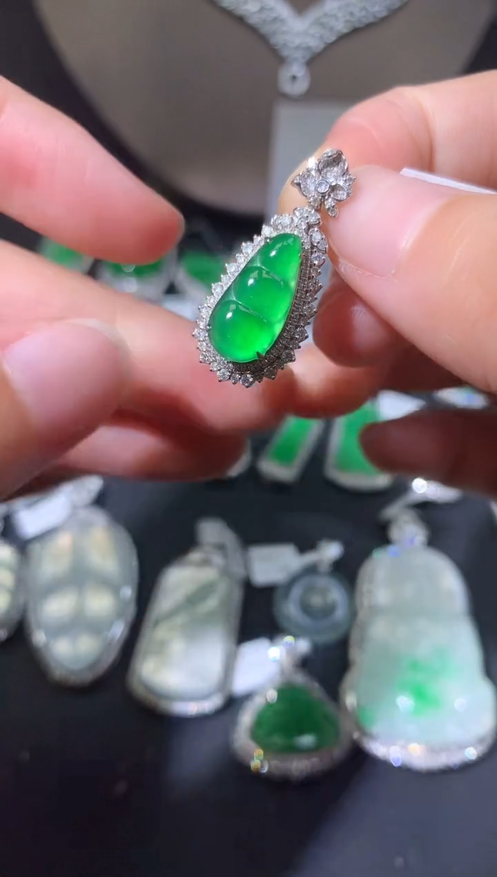 翡翠18K金镶嵌吊坠(不含链)吊坠