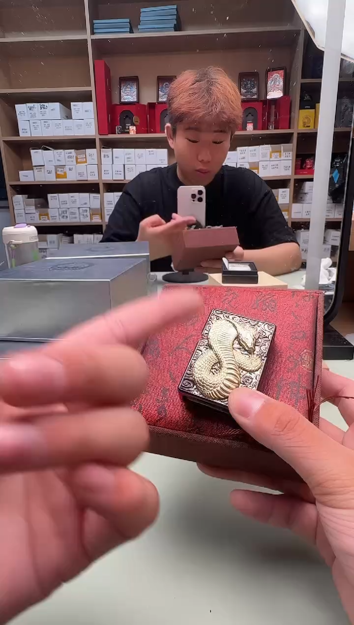 Zippo打火机重甲机腰缠万贯