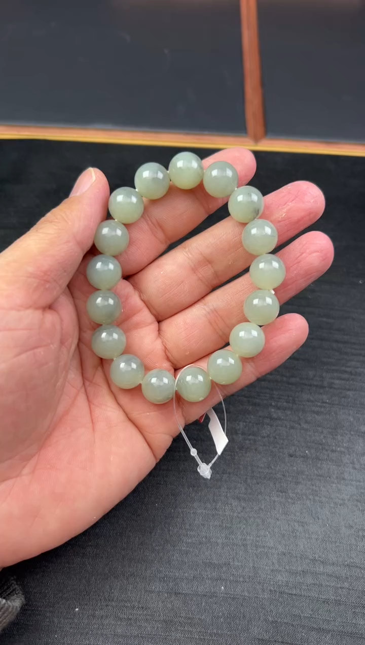 【闪购商品】和田玉手串未镶嵌若羌微色差卡12