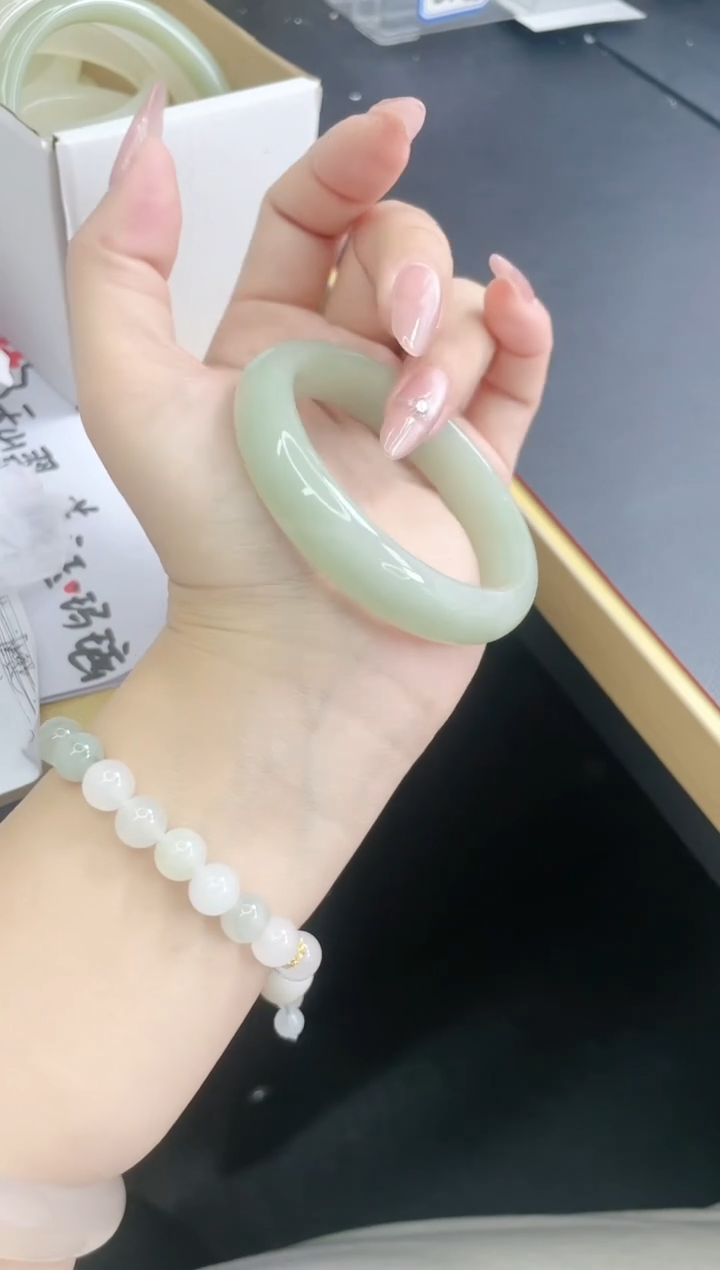 【闪购商品】石英质玉手镯未镶嵌206/56.3