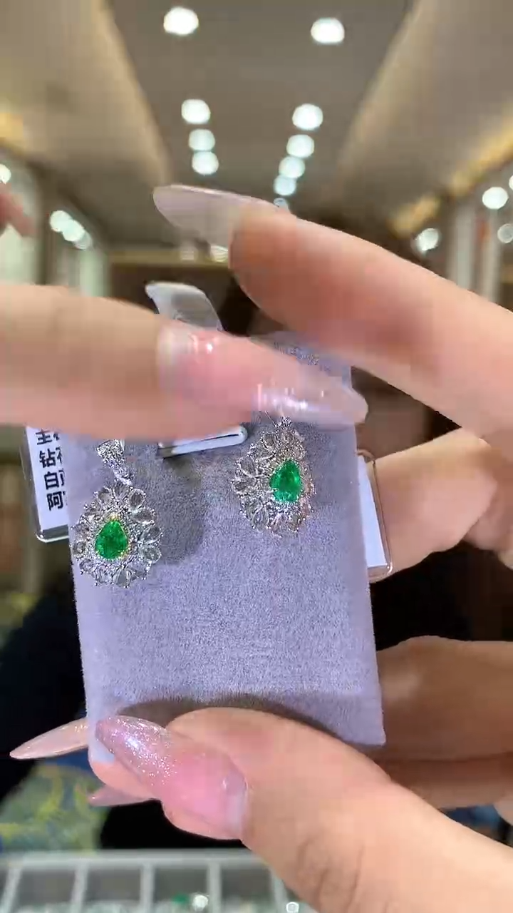 【闪购商品】祖母绿吊坠18K金镶嵌祖母绿吊坠多样性发一