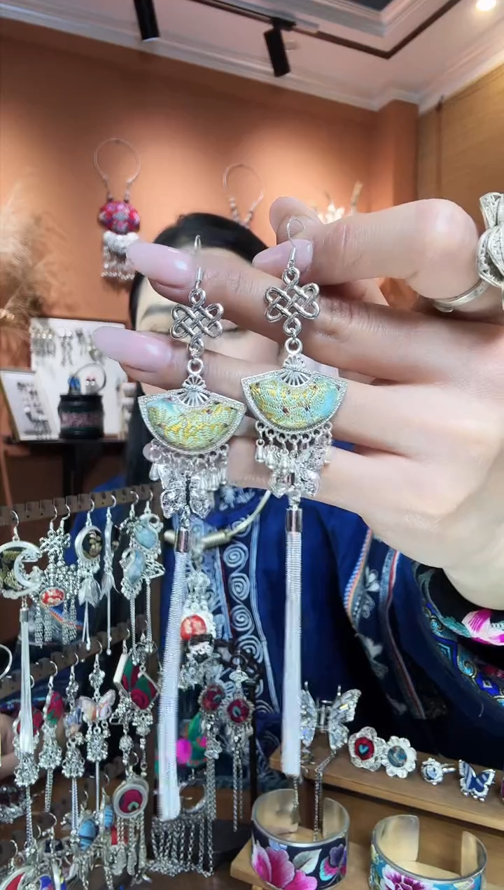 【闪购商品】刺绣纯手工民族风耳环