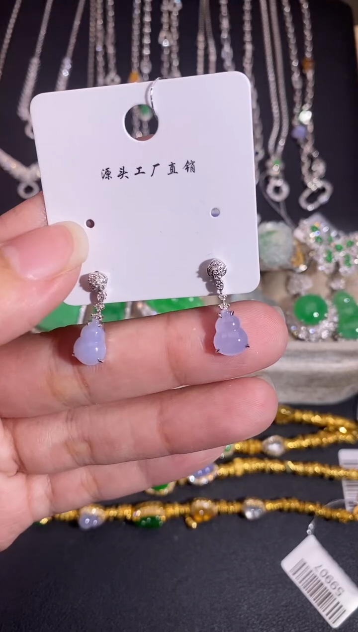 颈饰18K金镶嵌翡翠耳饰