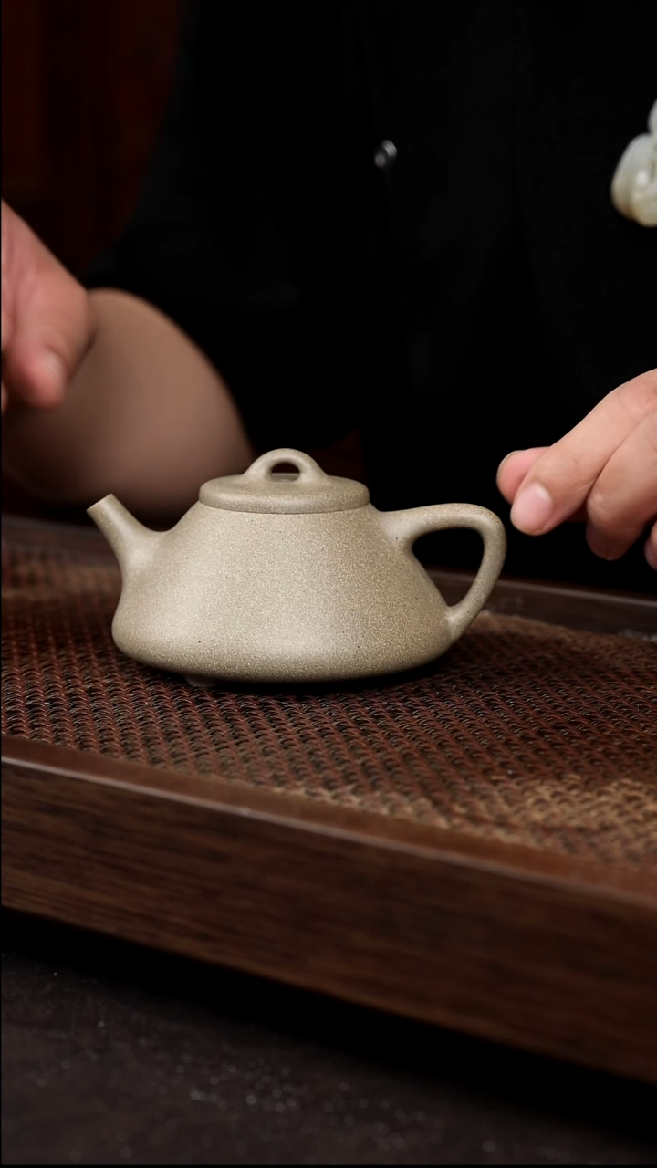 茶壶紫砂青段子冶