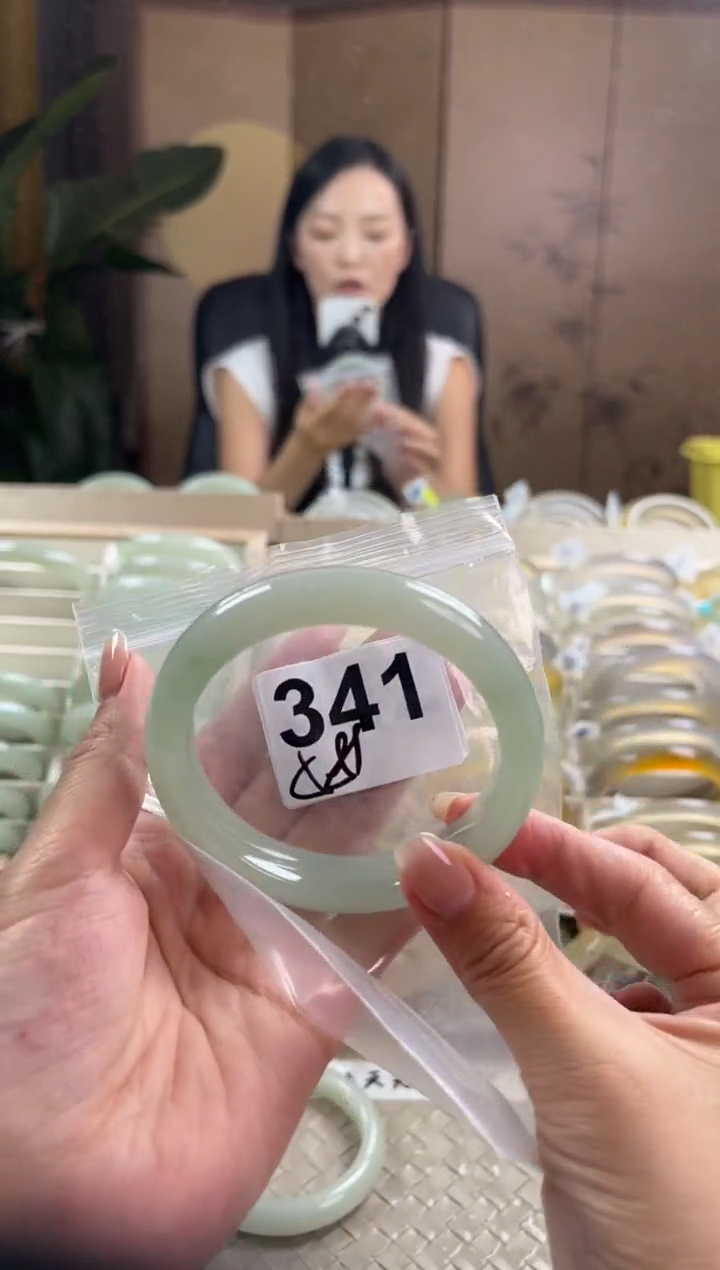 未镶嵌手镯石英质玉开****糕341