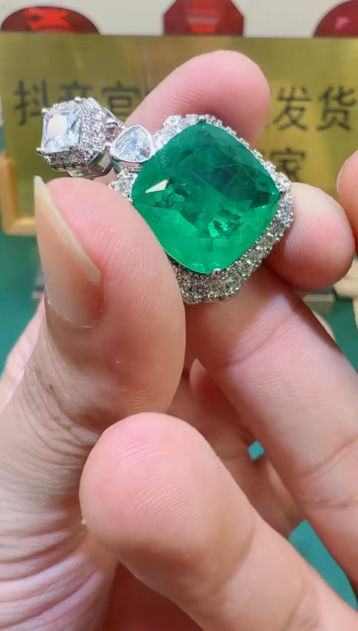 颈饰18K金镶嵌祖母绿2