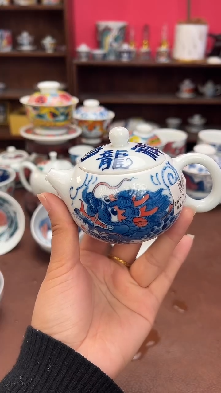 【闪购商品】微瑕福利价        龙纹西施壶