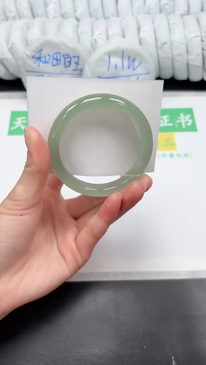 【闪购商品】石英质玉手镯未镶嵌25-56.3