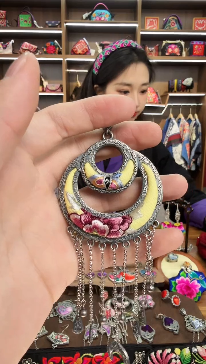 【闪购商品】织绣50蒙阿苏苗绣传承