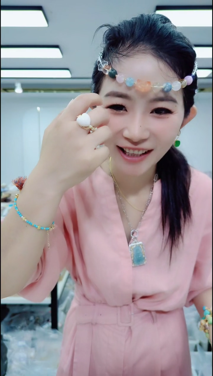 29108白色屁桃戒指
