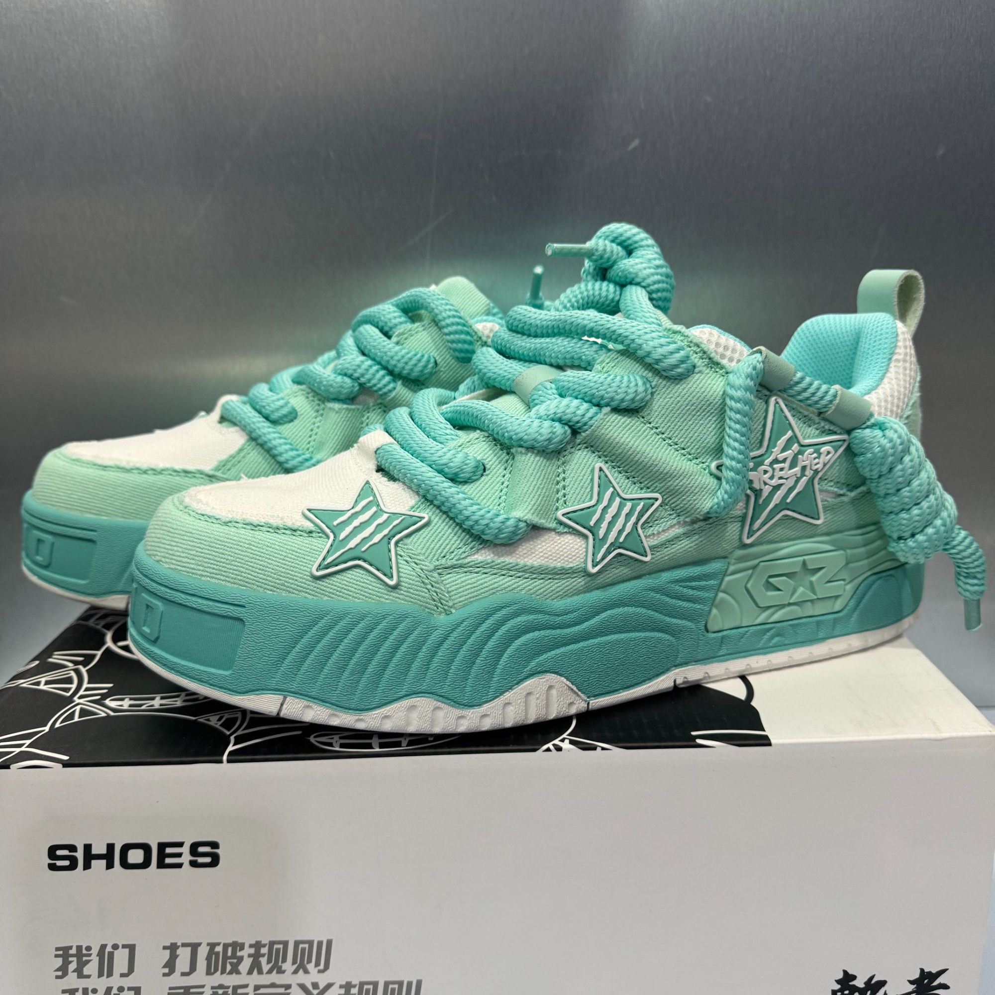 东仓-9008-GRE（薄荷绿）立体五角星设计时尚休闲板鞋