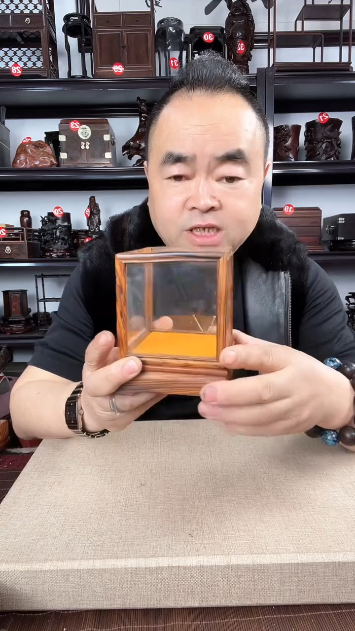 【闪购商品】木3002老李红木工艺品