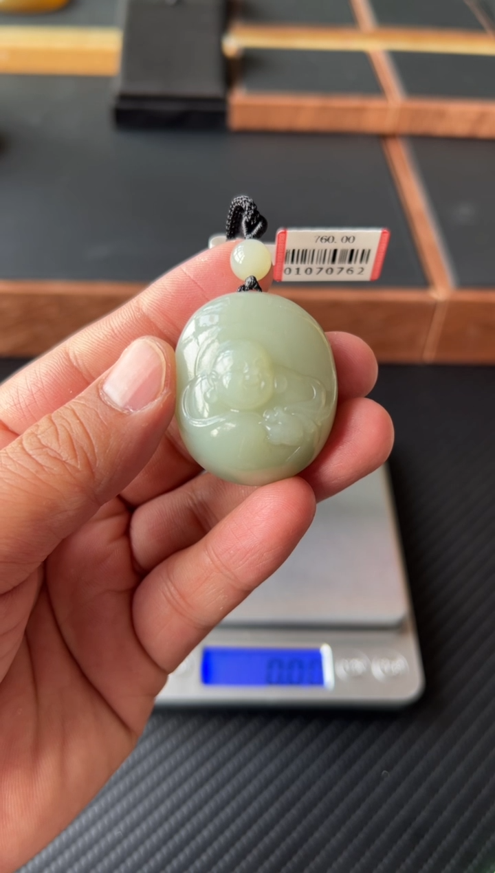 【闪购商品】和田玉吊坠(赠链)未镶嵌且末微色差近矿