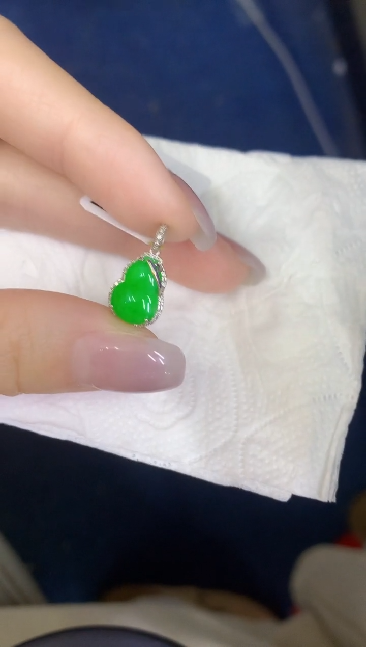 颈饰18K金镶嵌翡翠缅甸天然翡翠A货