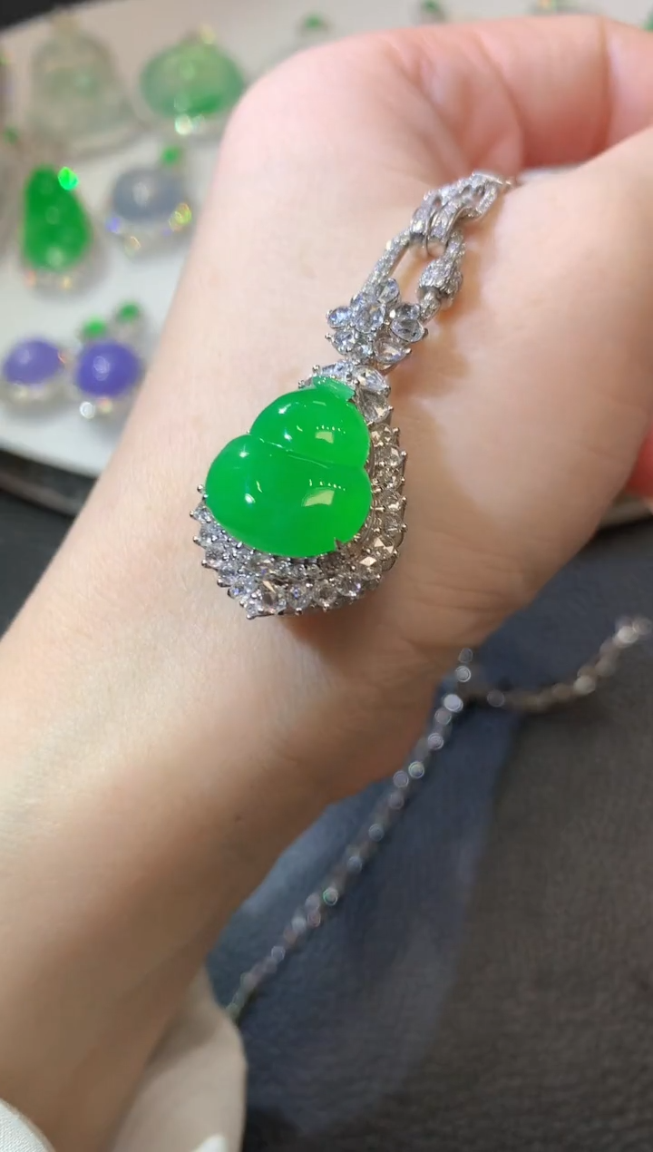 【闪购商品】翡翠吊坠(不含链)18K金镶嵌C69 