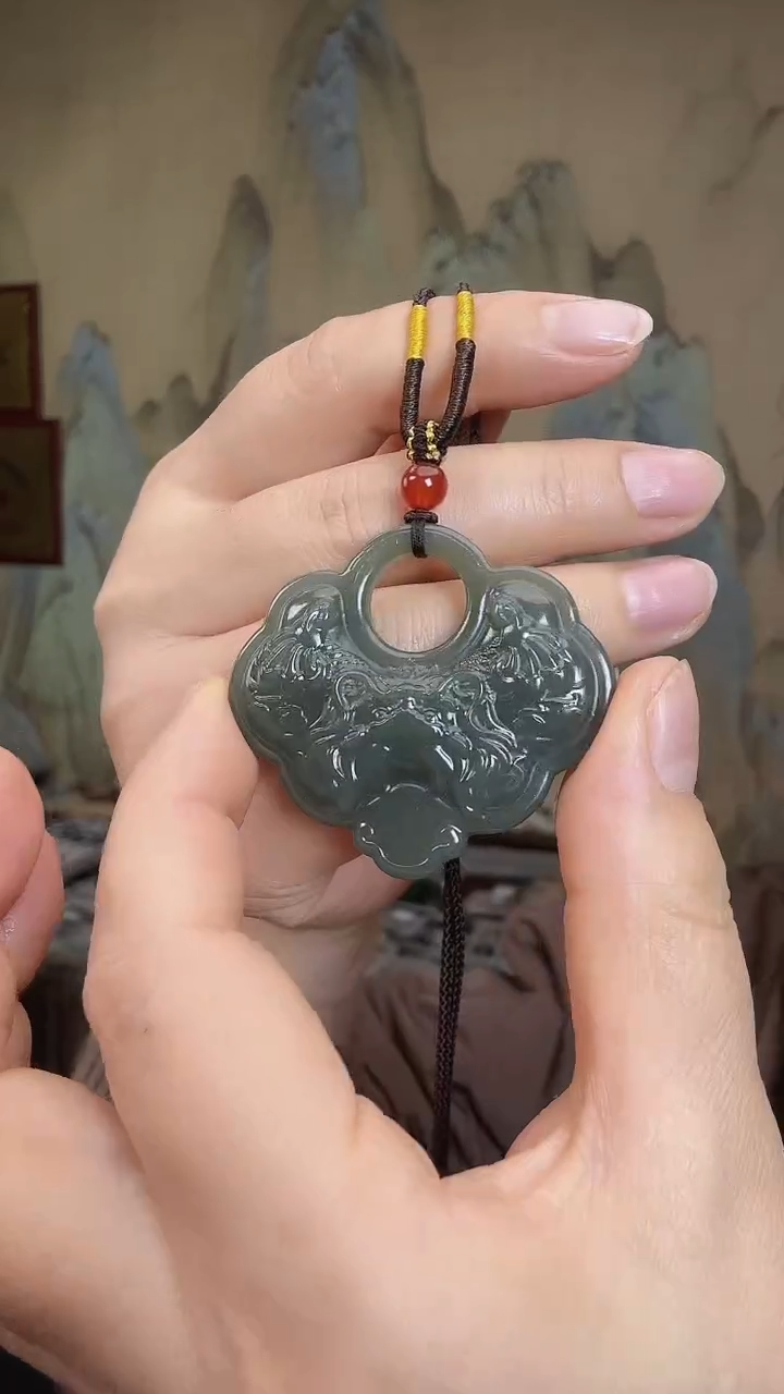 颈饰未镶嵌和田玉.