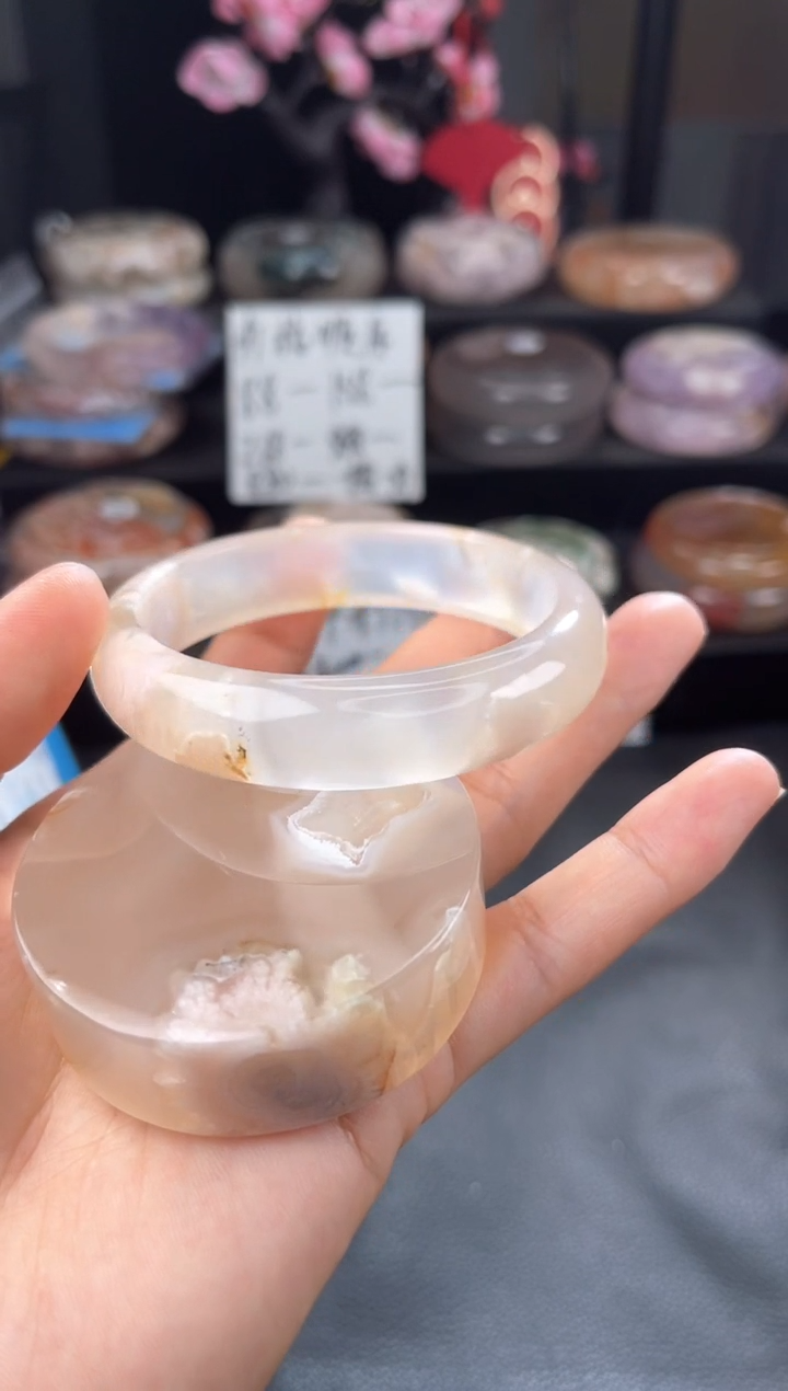 【闪购商品】石英质玉手镯未镶嵌59