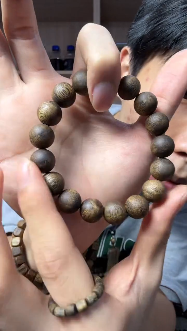 沉香手串1.3圆珠单圈13克+ 多样性发其一