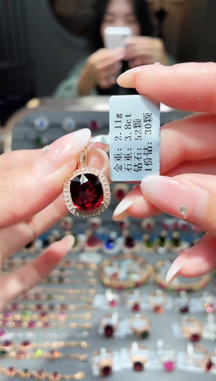 颈饰18K金镶嵌碧玺3.8ct