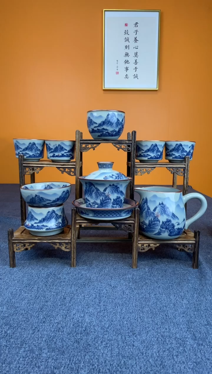 用****3釉里红八件套礼盒装