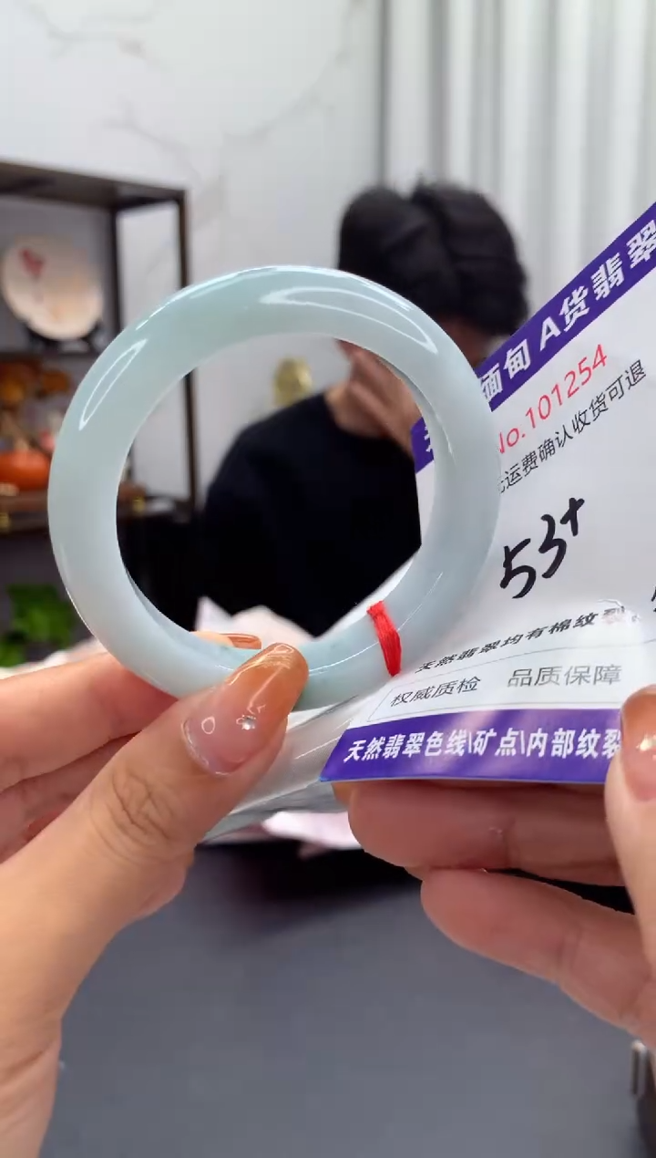 未镶嵌手镯翡翠有纹，完美者勿拍