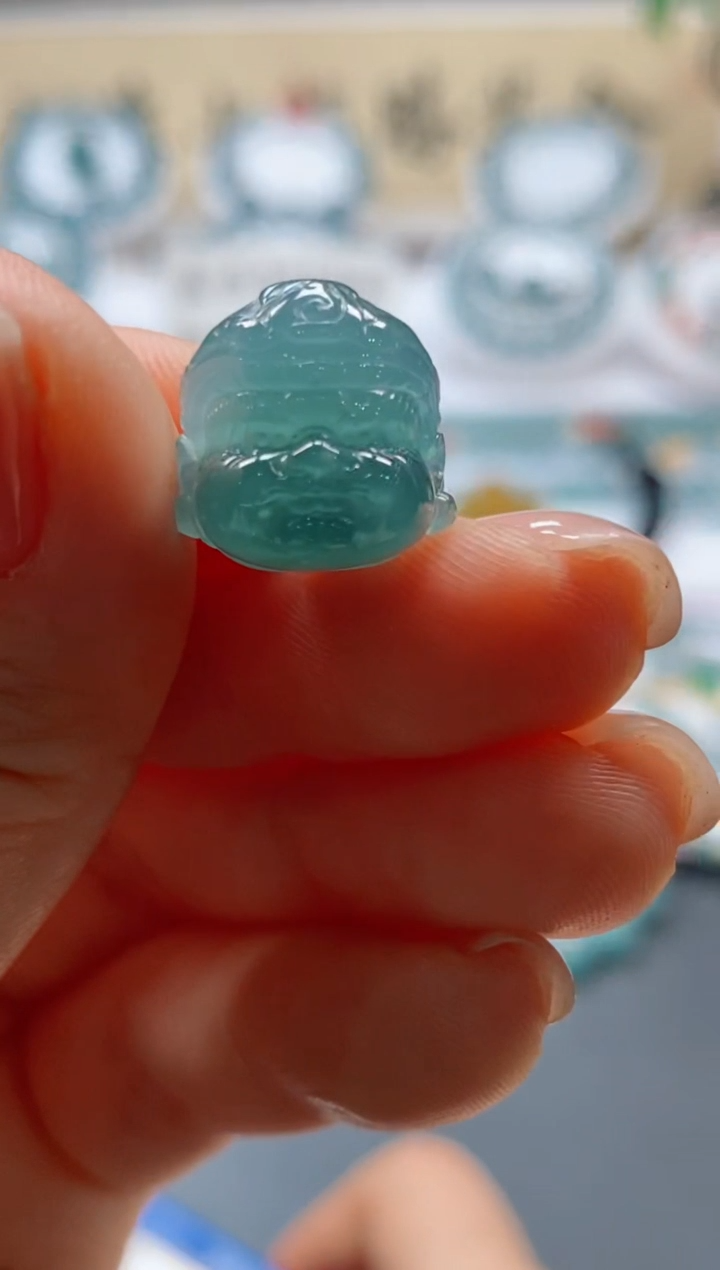 翡翠未镶嵌颈饰0399478916（雕刻件）