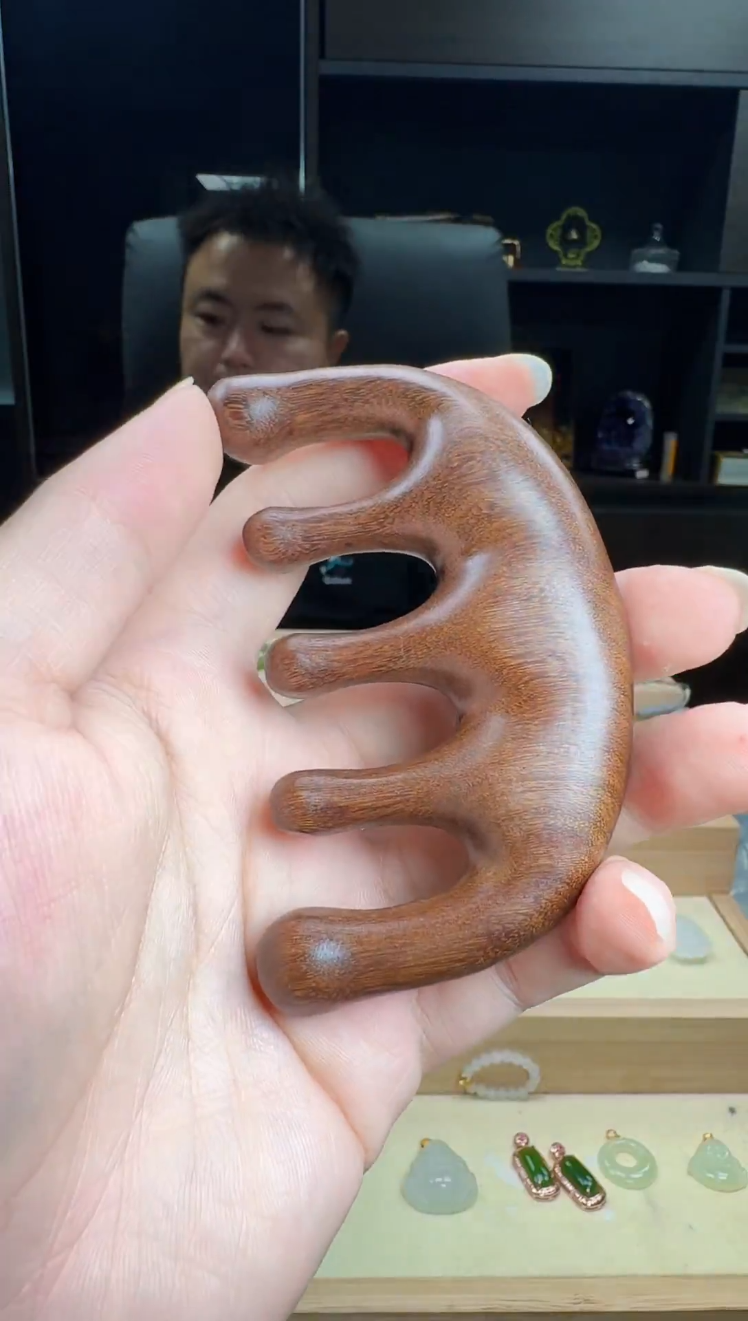 金丝檀五角按摩梳