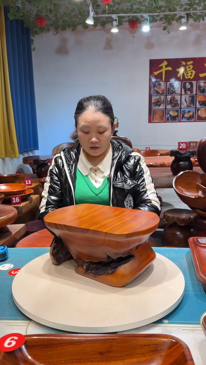 木 脱骨料小凳 香樟实木