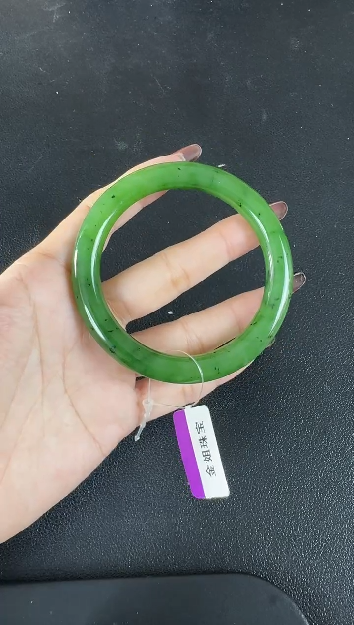 颈饰未镶嵌和田玉（碧玉）手镯约56MM