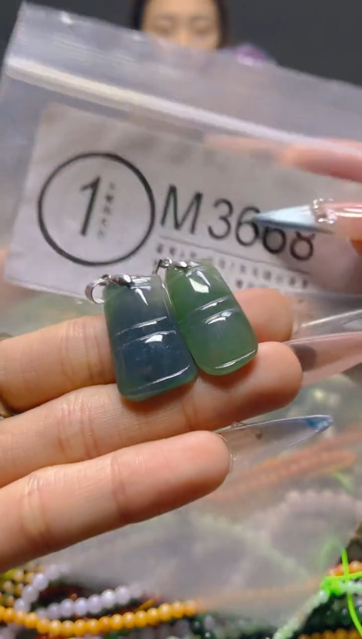 颈饰未镶嵌翡翠/M/翡翠A货，一件也是批发价