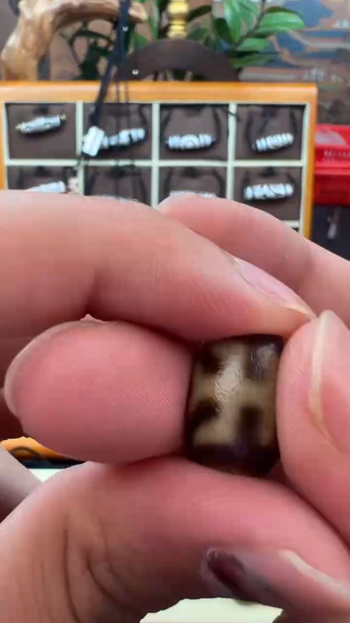 未镶嵌颈饰玛瑙/玉髓（覆膜）14.（微瑕）