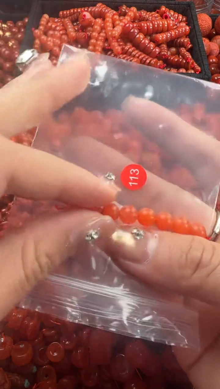 南红玛瑙未镶嵌颈饰1