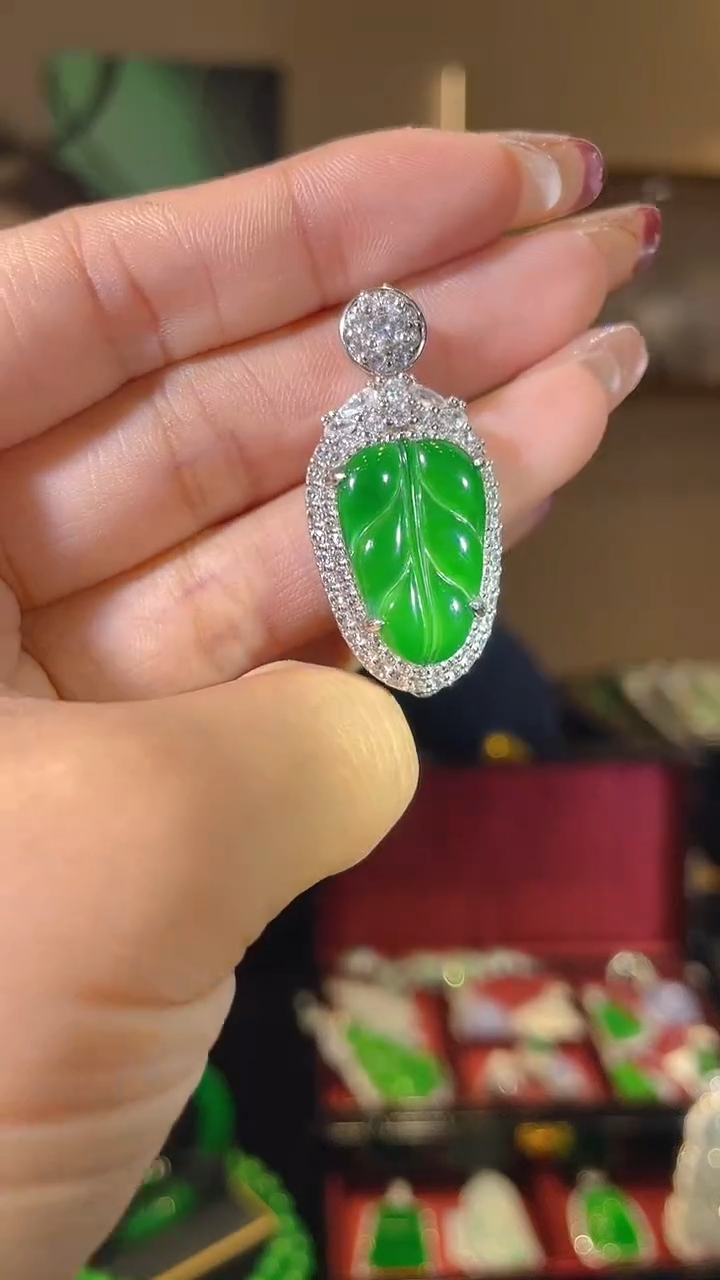 【闪购商品】翡翠吊坠(不含链)银S925镶嵌天然翡翠A货