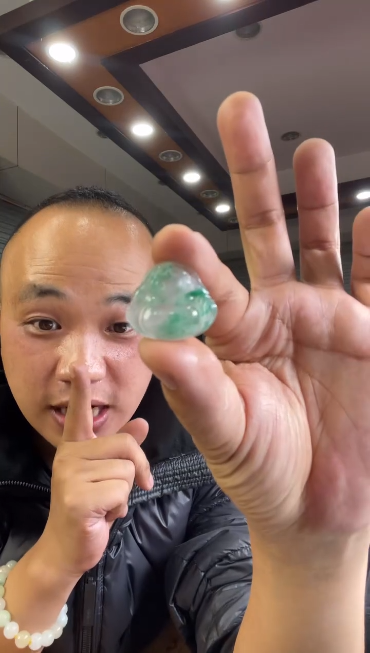 【闪购商品】石英质玉颈饰未镶嵌佛公·