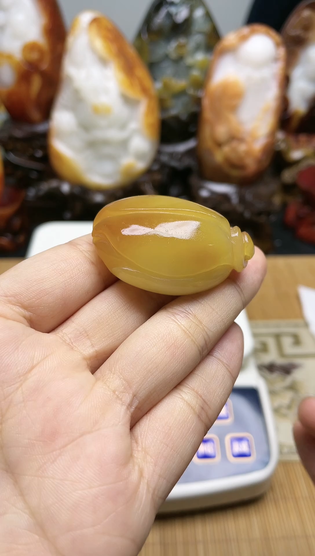 和田玉玉兰花吊坠