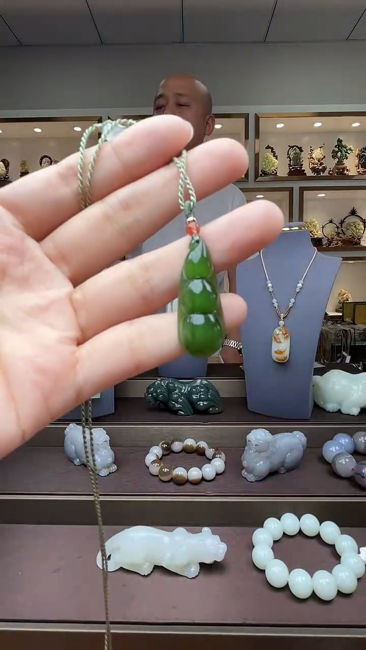 和田玉未镶嵌颈饰苏