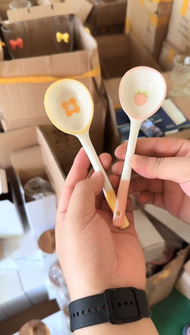 瓷片品质好，发货快，放心拍 勺子2把