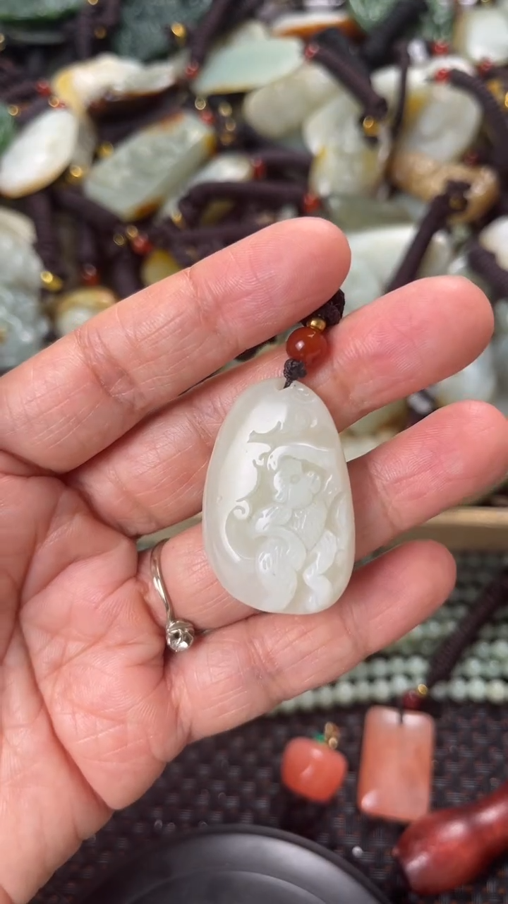 【闪购商品】和田玉颈饰未镶嵌多样性发货没有证书拍一发一有瑕