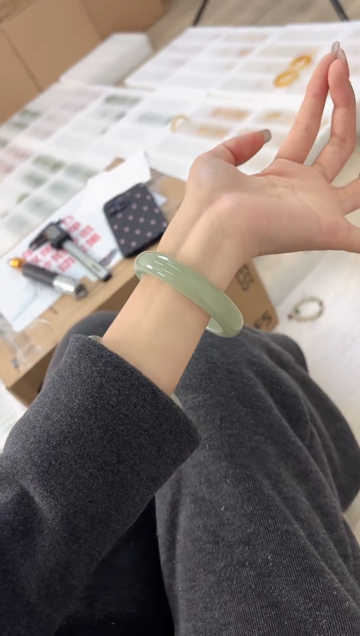 未镶嵌手镯石英质玉57-56D