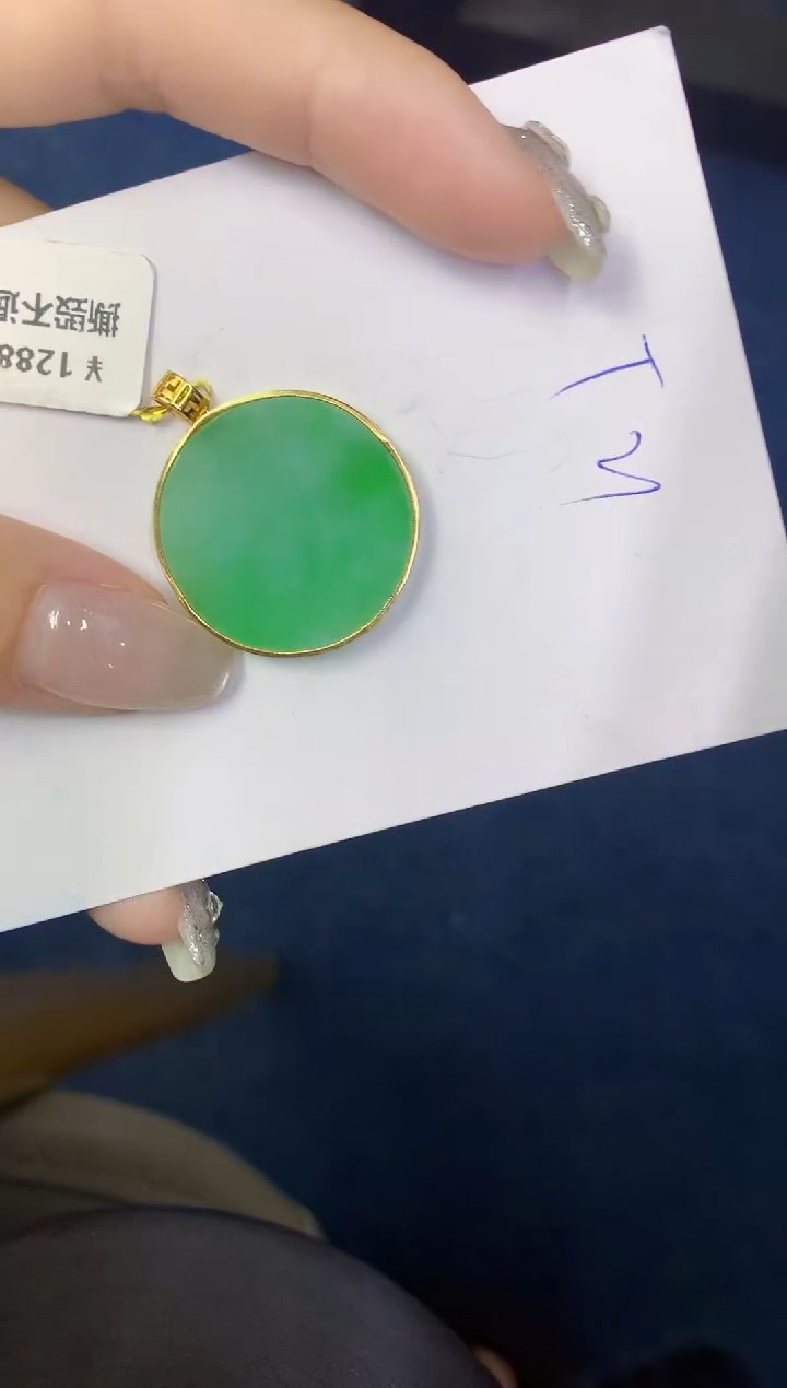 翡翠18K金镶嵌颈饰缅甸天然翡翠A货